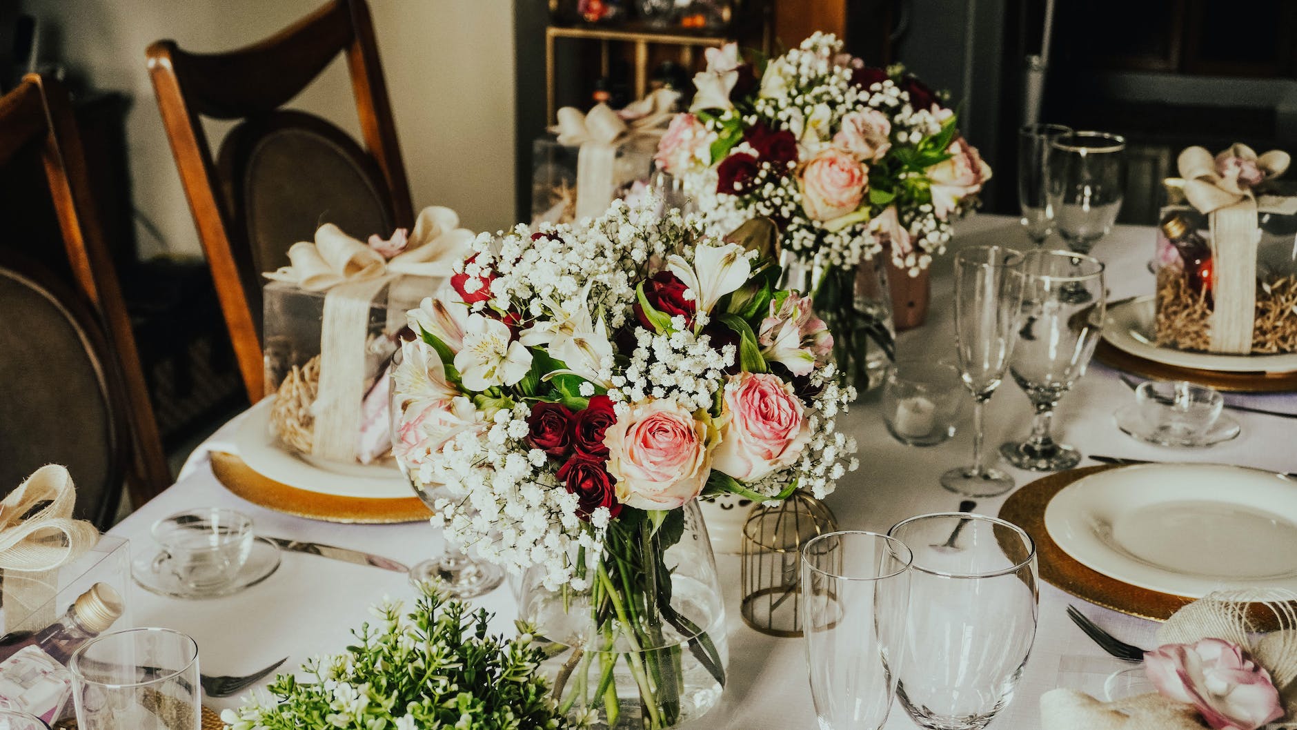 table arrangement for wedding reception